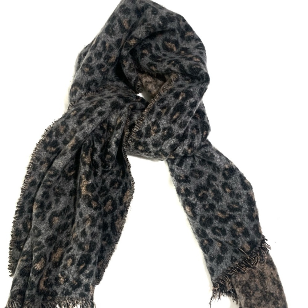 American Eagle Cheetah scarf